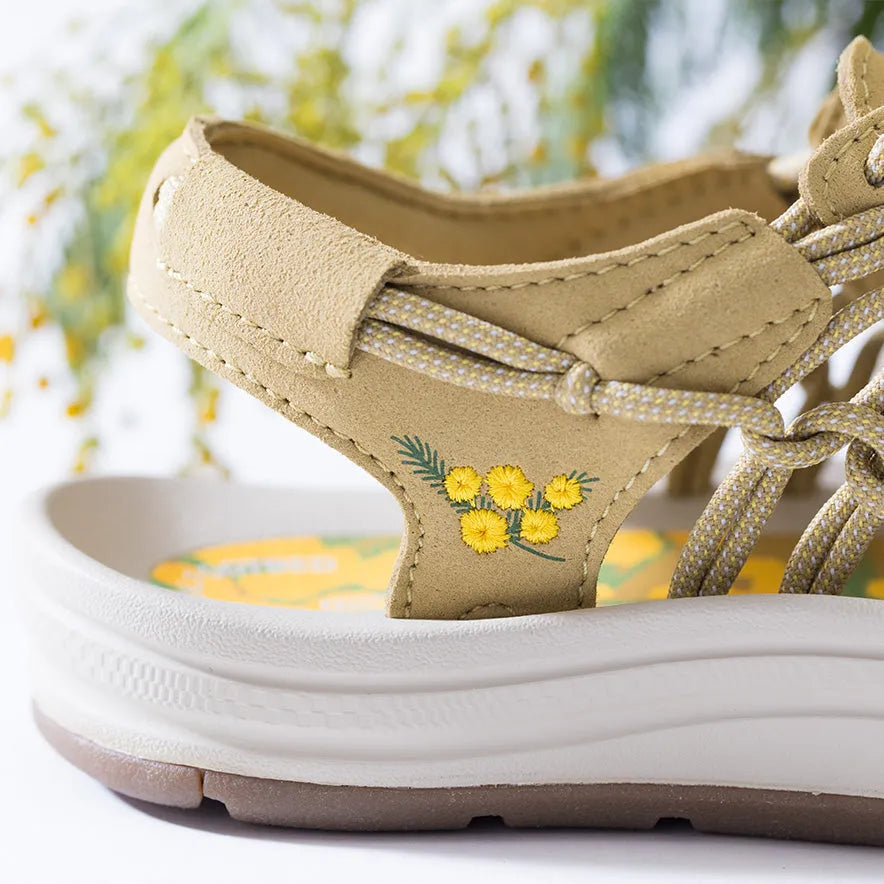 Women's UNEEK Sneaker x IWD
